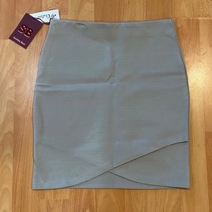 NWT Aritzia Sunday Best Primrose Skirt Grey XXS